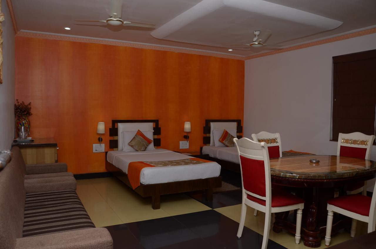Hotel Rahul Deluxe Nagpur Esterno foto