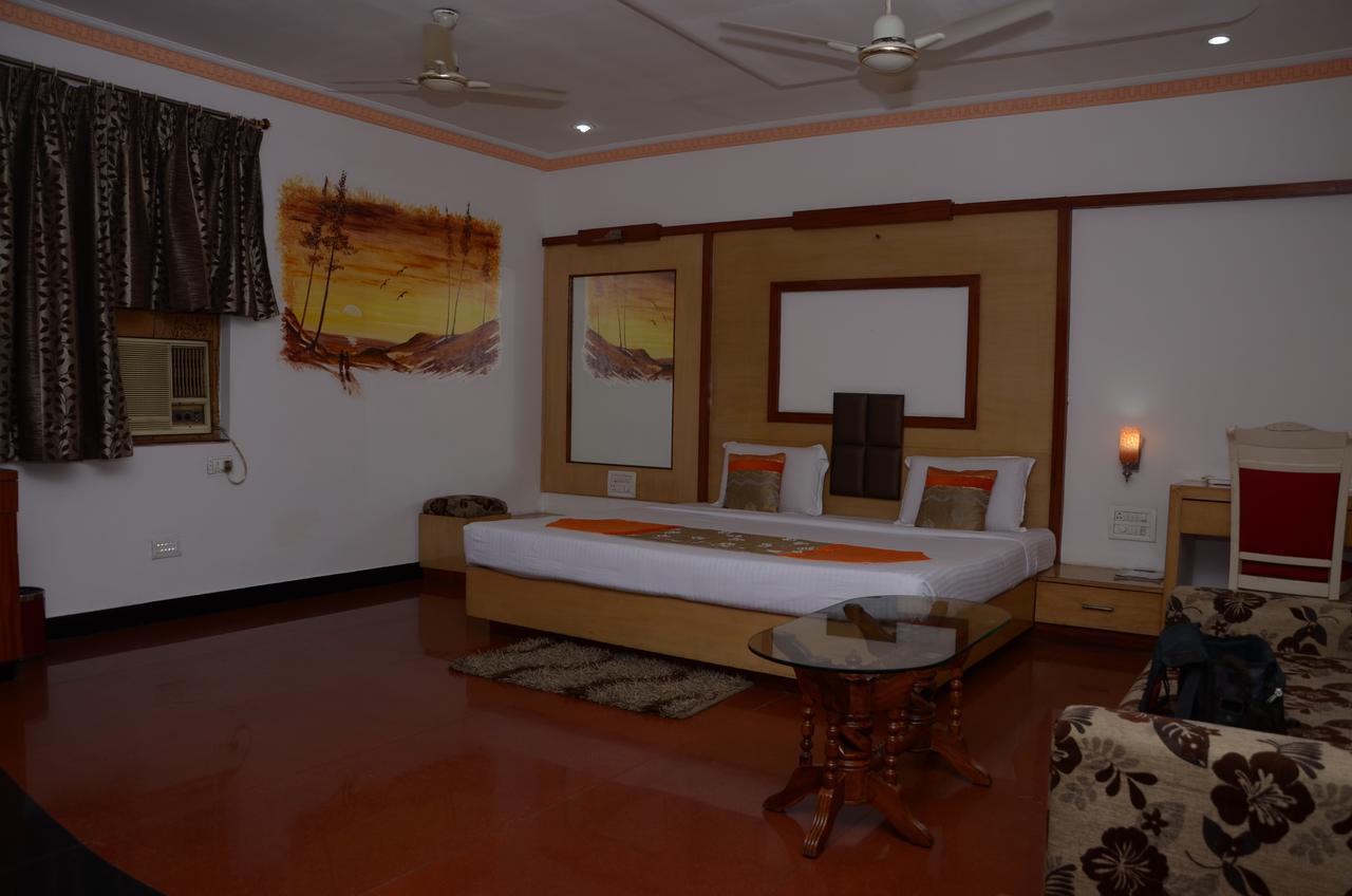 Hotel Rahul Deluxe Nagpur Esterno foto