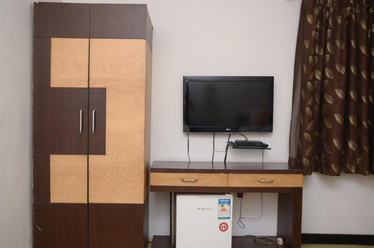 Hotel Rahul Deluxe Nagpur Esterno foto