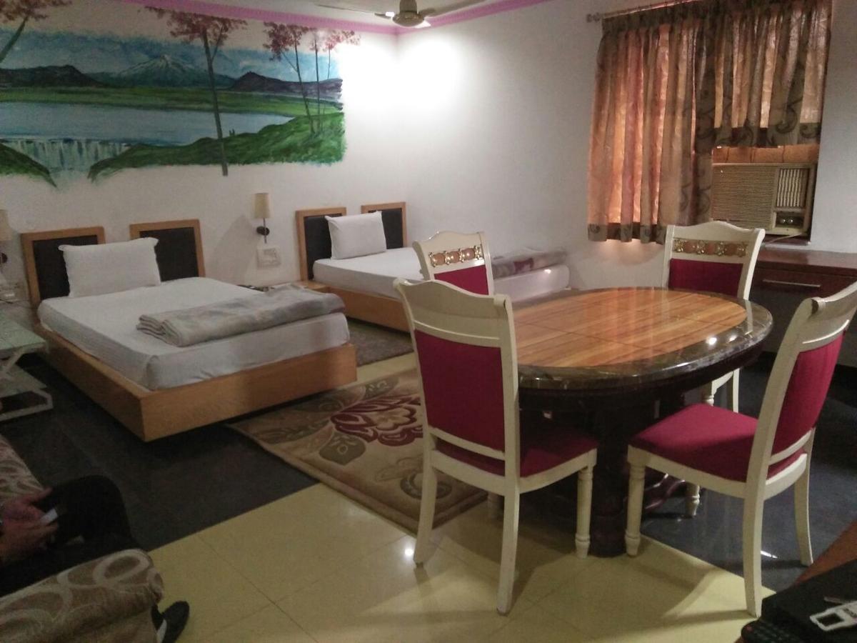 Hotel Rahul Deluxe Nagpur Esterno foto